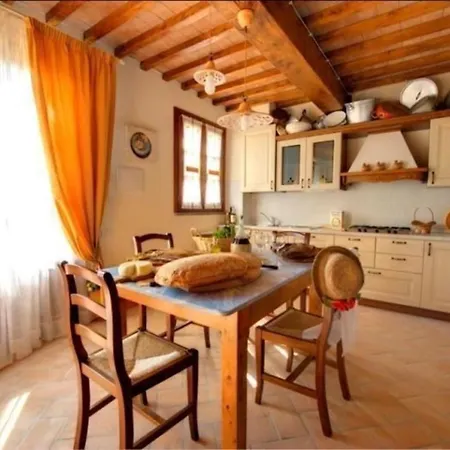 Apartment Lo Strettoio Mit Gemeinschaftspool Gambassi Terme